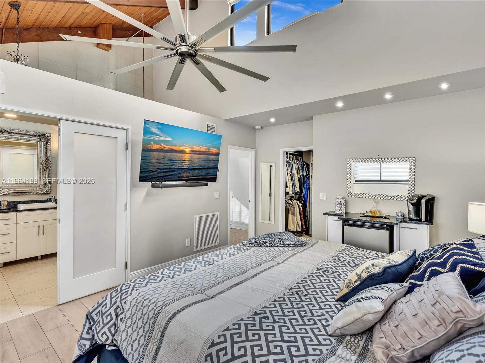 PORTSIDE YACHT CLUB - Residential