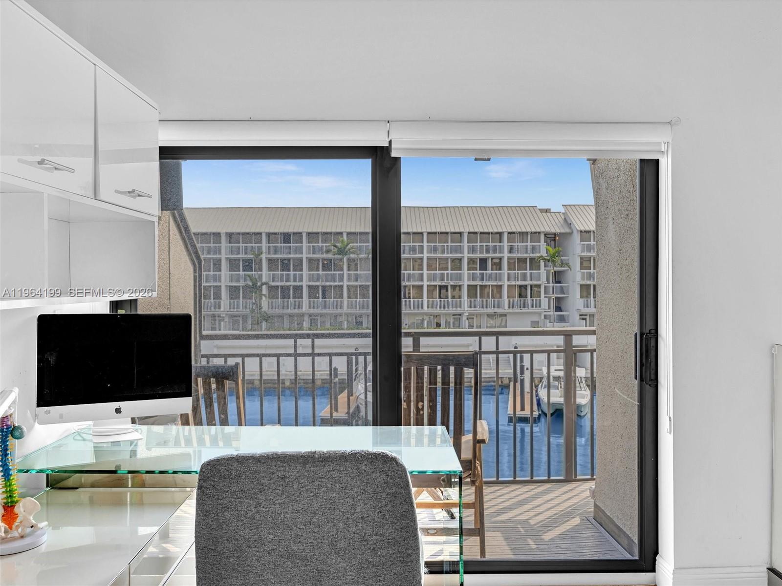 PORTSIDE YACHT CLUB - Residential