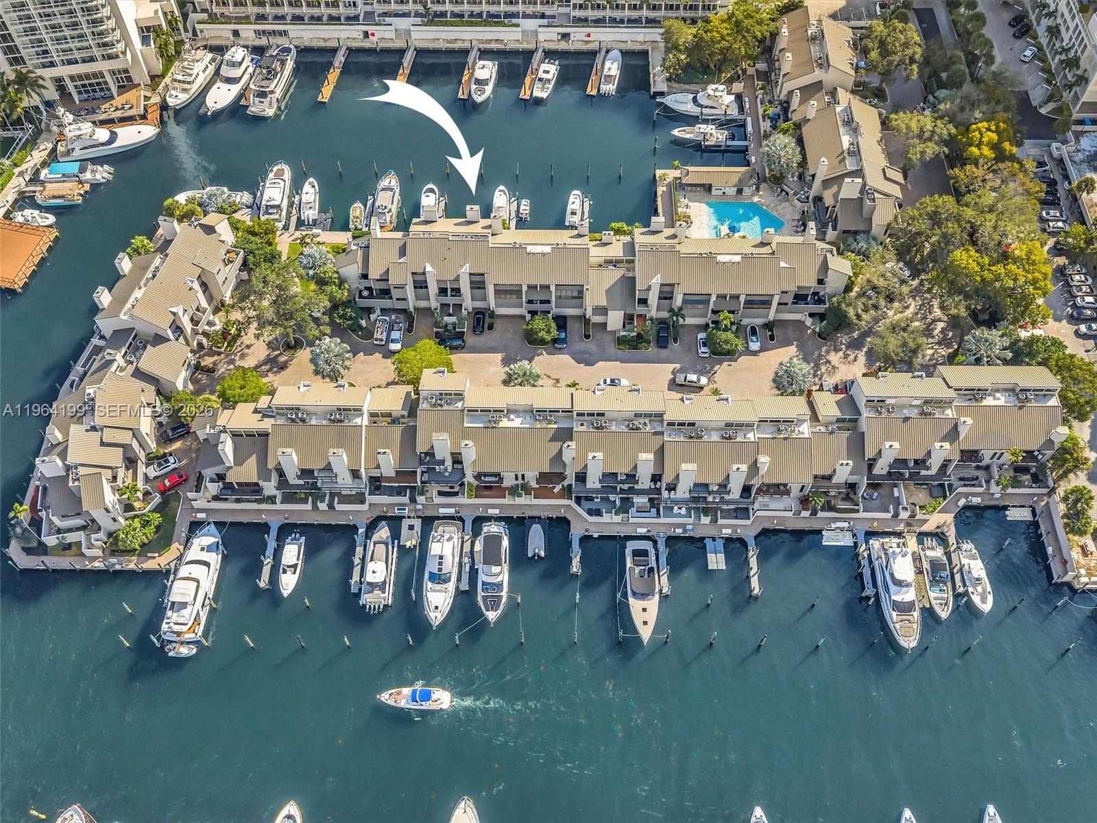 PORTSIDE YACHT CLUB - Residential