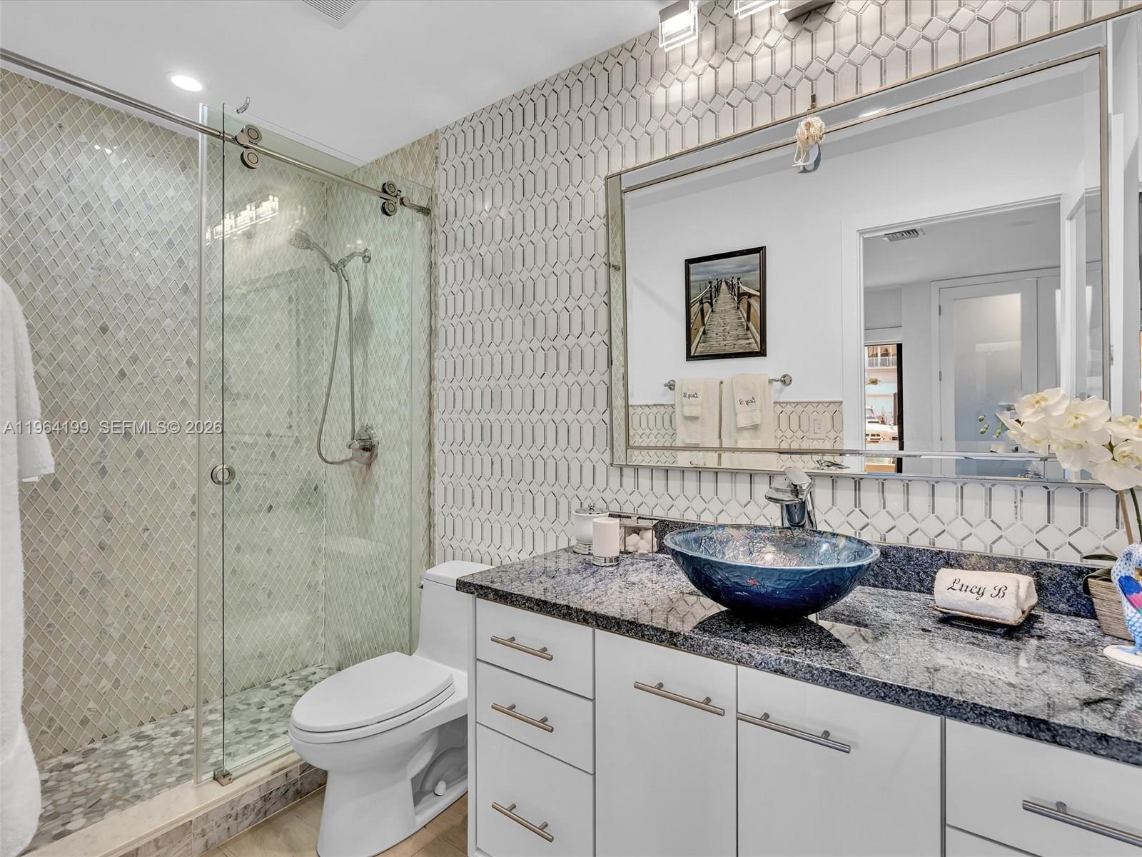 PORTSIDE YACHT CLUB - Residential