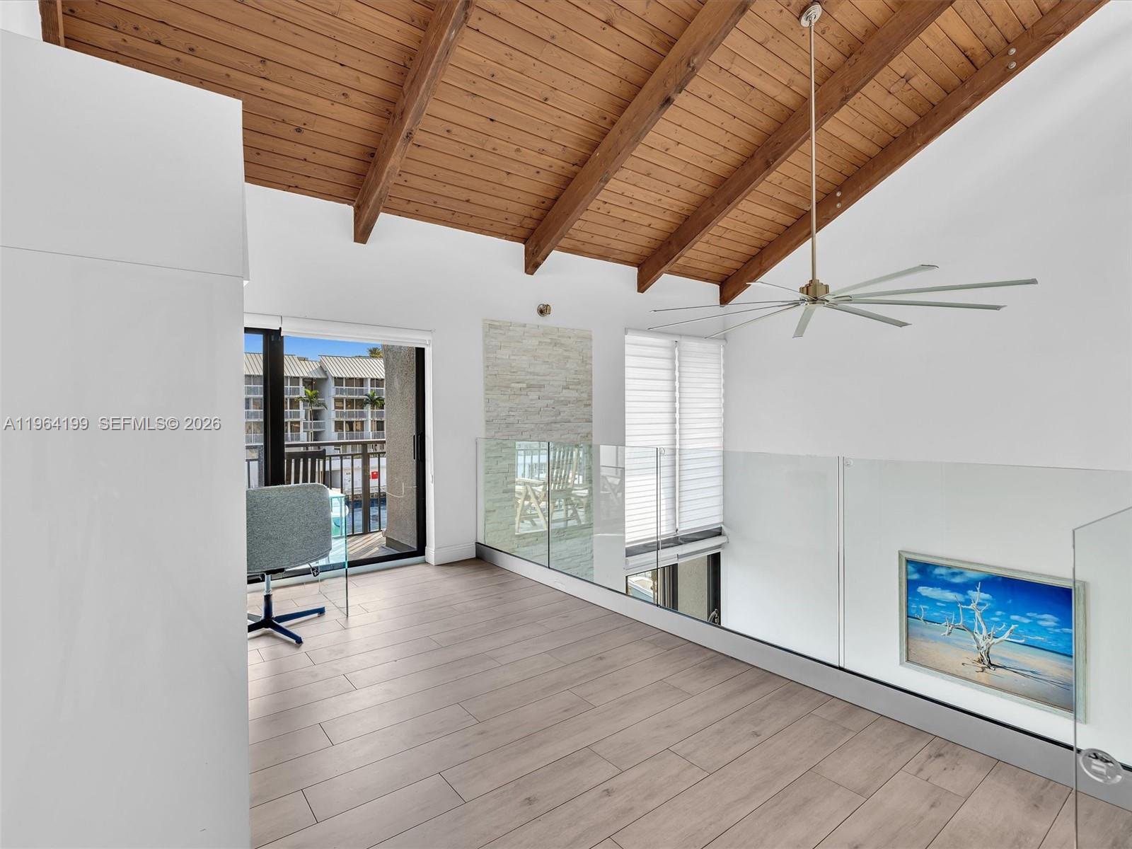 PORTSIDE YACHT CLUB - Residential