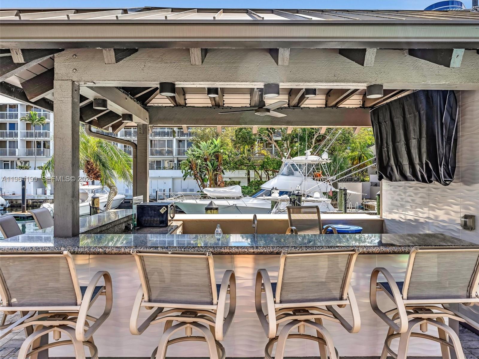 PORTSIDE YACHT CLUB - Residential