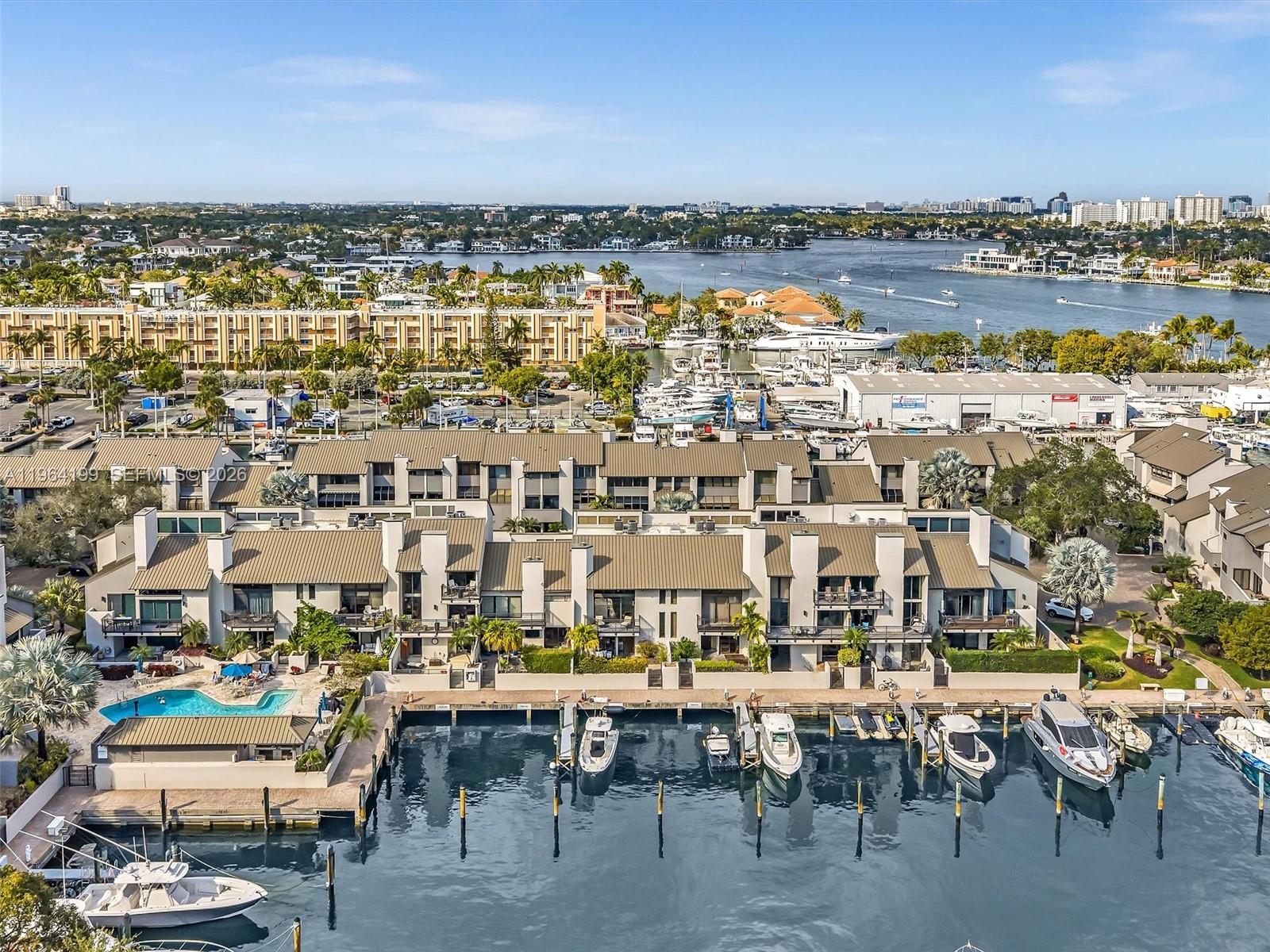 PORTSIDE YACHT CLUB - Residential