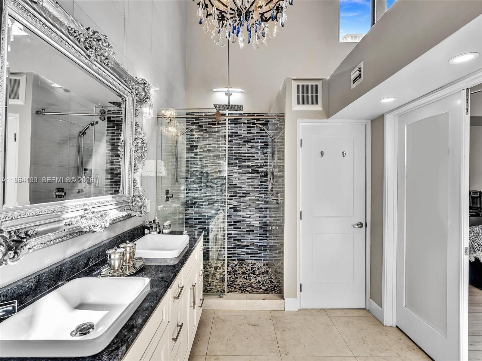 PORTSIDE YACHT CLUB - Residential