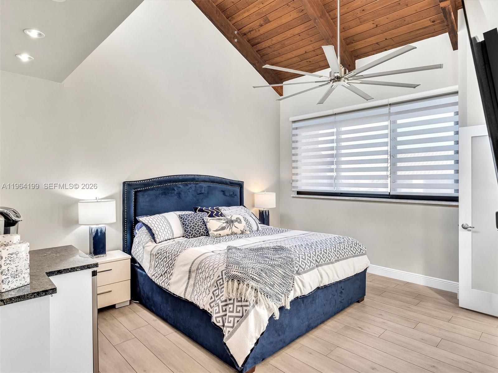 PORTSIDE YACHT CLUB - Residential