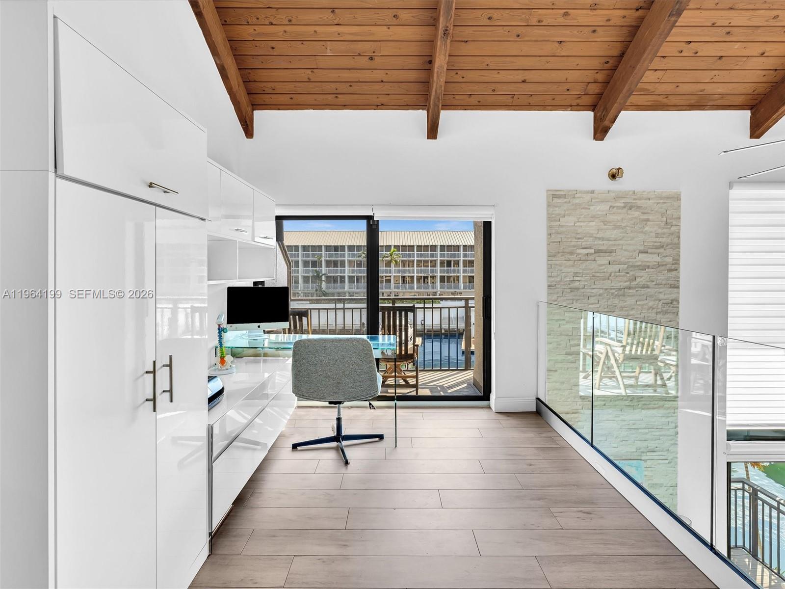 PORTSIDE YACHT CLUB - Residential