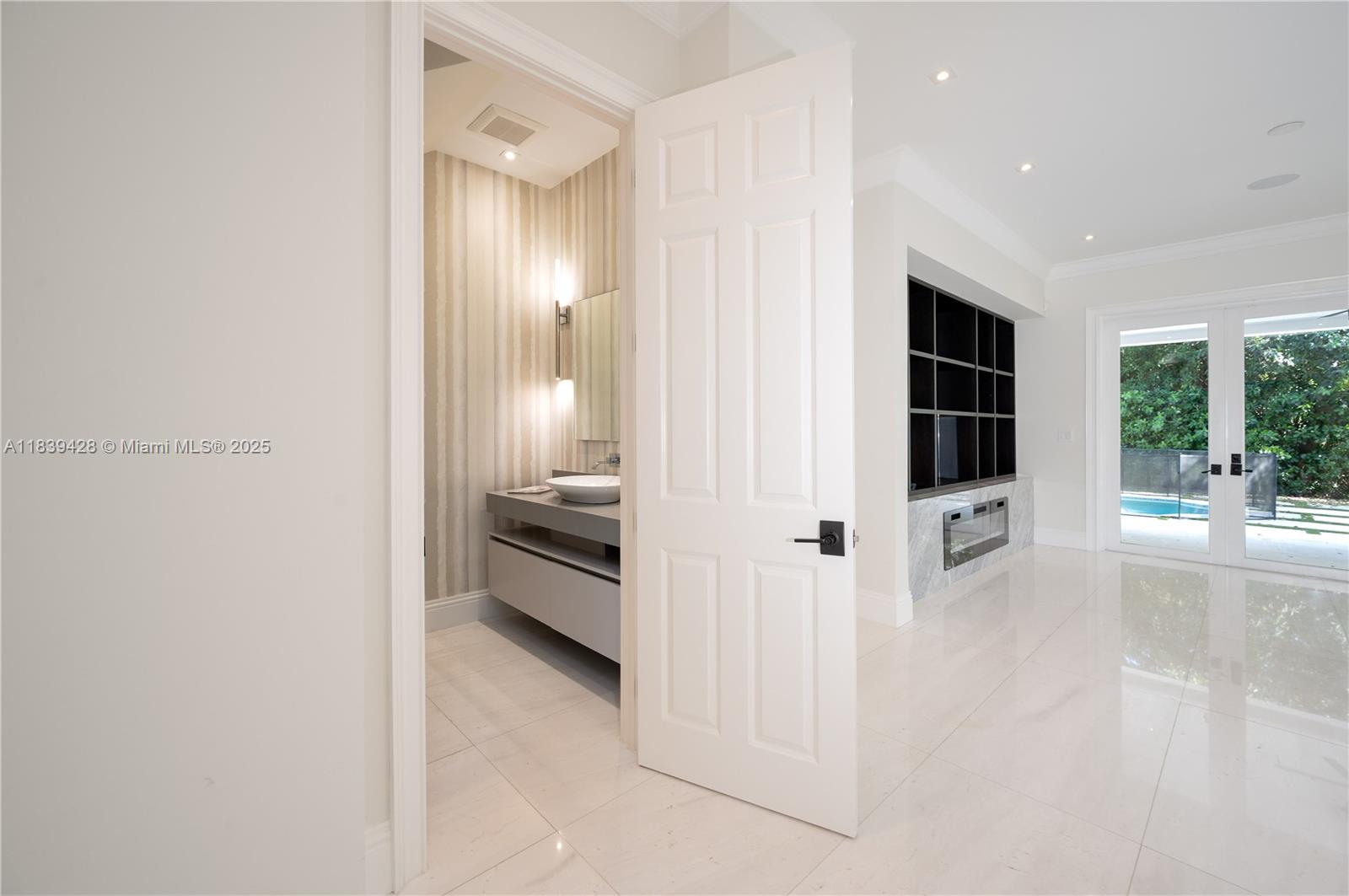 CUTLER OAKS ESTATES - Residential Lease