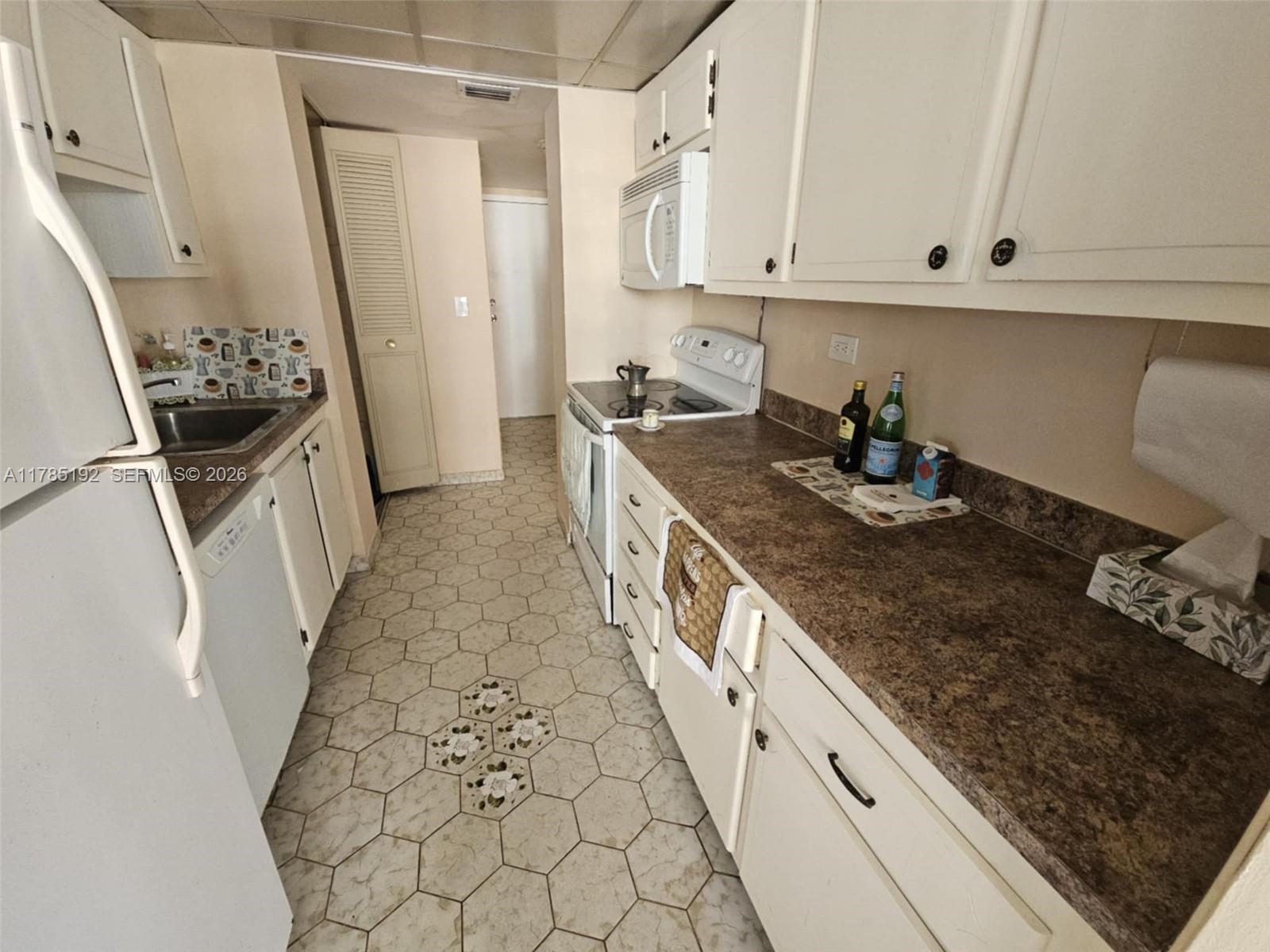 WINSTON TOWERS 100 CONDO - Residential