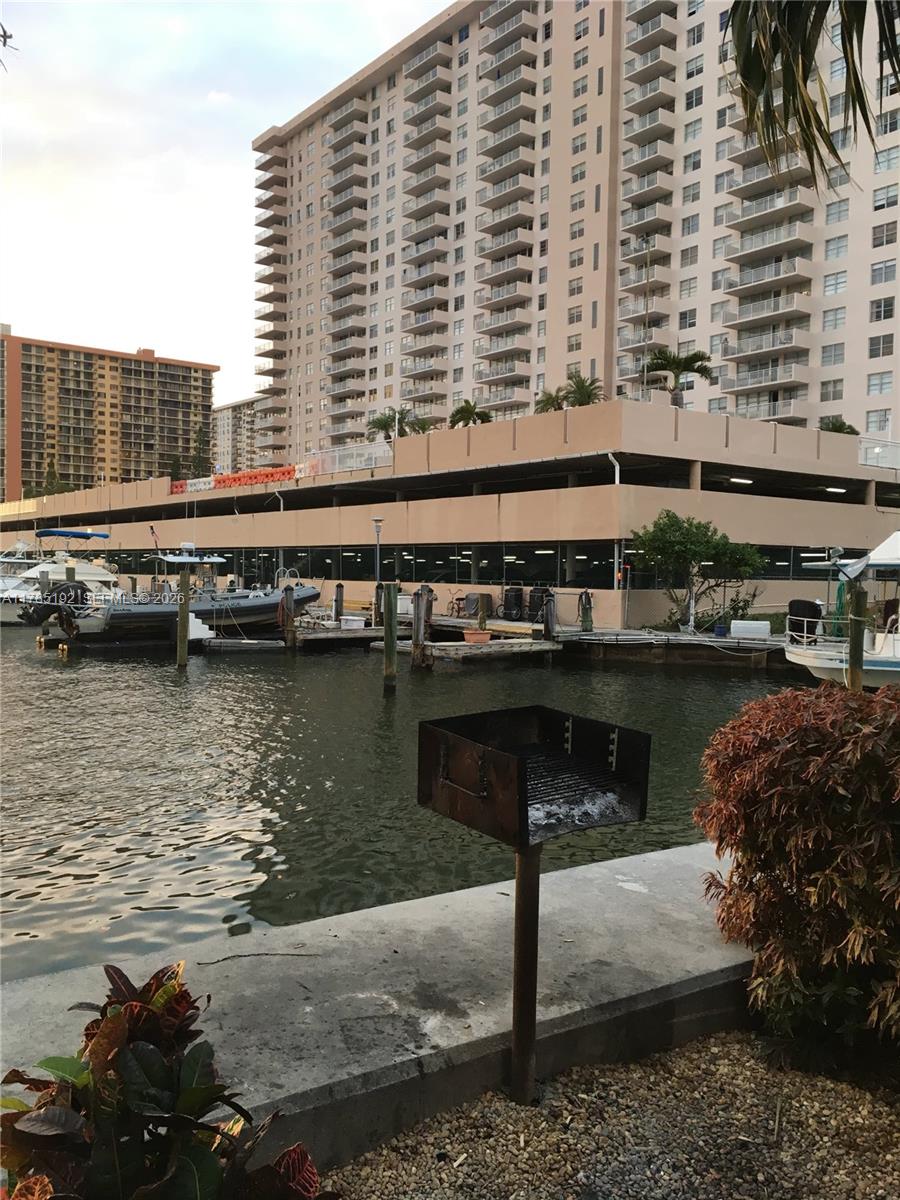 WINSTON TOWERS 100 CONDO - Residential