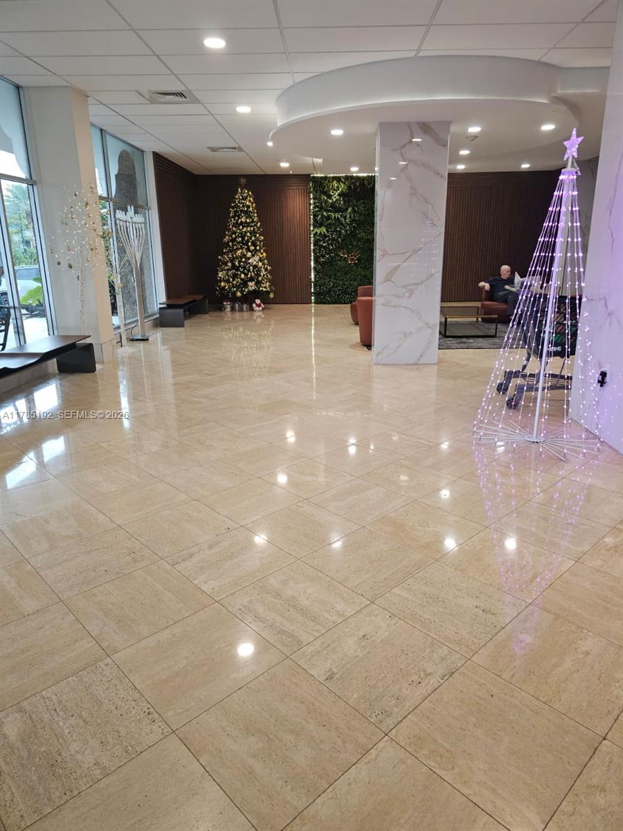 WINSTON TOWERS 100 CONDO - Residential