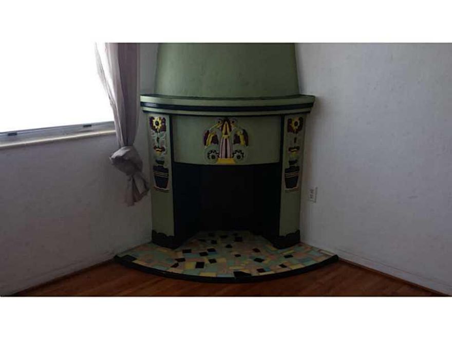 Large 2 Room Studio apt in beautifully original Art Deco building.  Unit features include: Newly refinished original wood floors, new Iron Wood laminate flooring in kitchen & dining room, new refrigerator & gas stove, new bathroom tile & tub, new toilet,  beautifully painted fo-fire place, 2 walk in closets, ceiling fans, and fresh paint throughout. Washer & dryer in building.