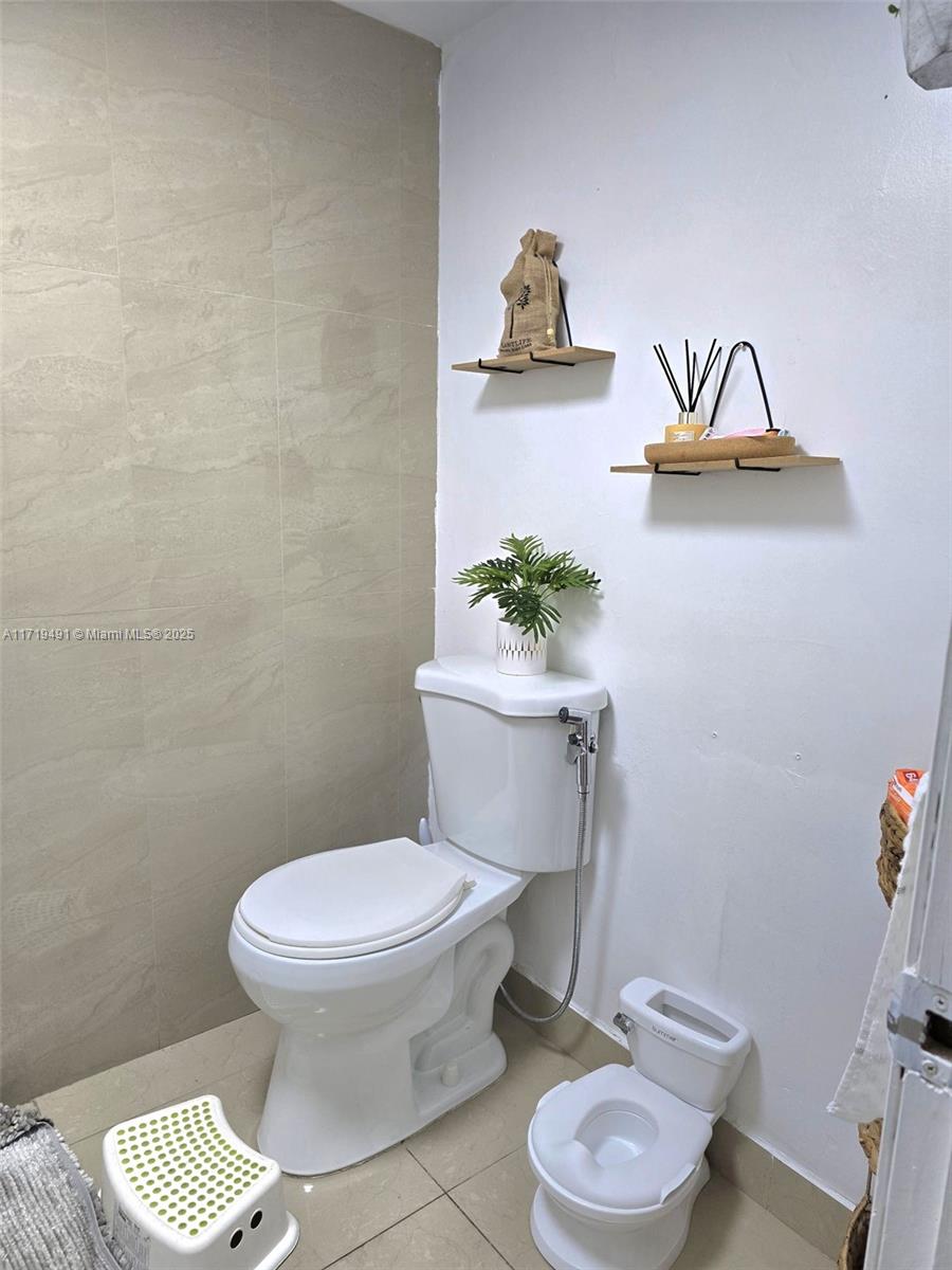 VILLAGE AT DADELAND CONDO - Residential