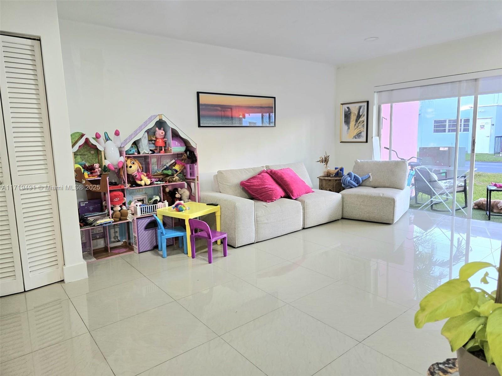 VILLAGE AT DADELAND CONDO - Residential