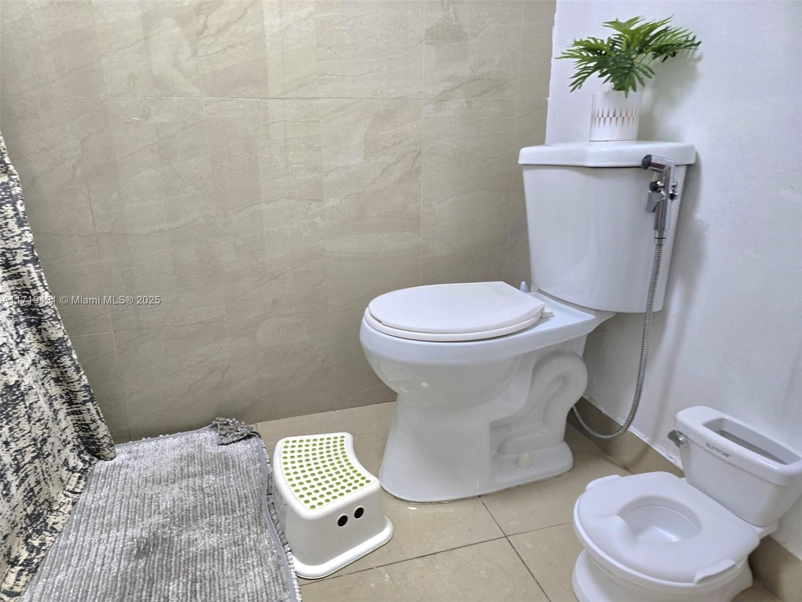 VILLAGE AT DADELAND CONDO - Residential