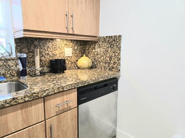 VILLAGE AT DADELAND CONDO - Residential