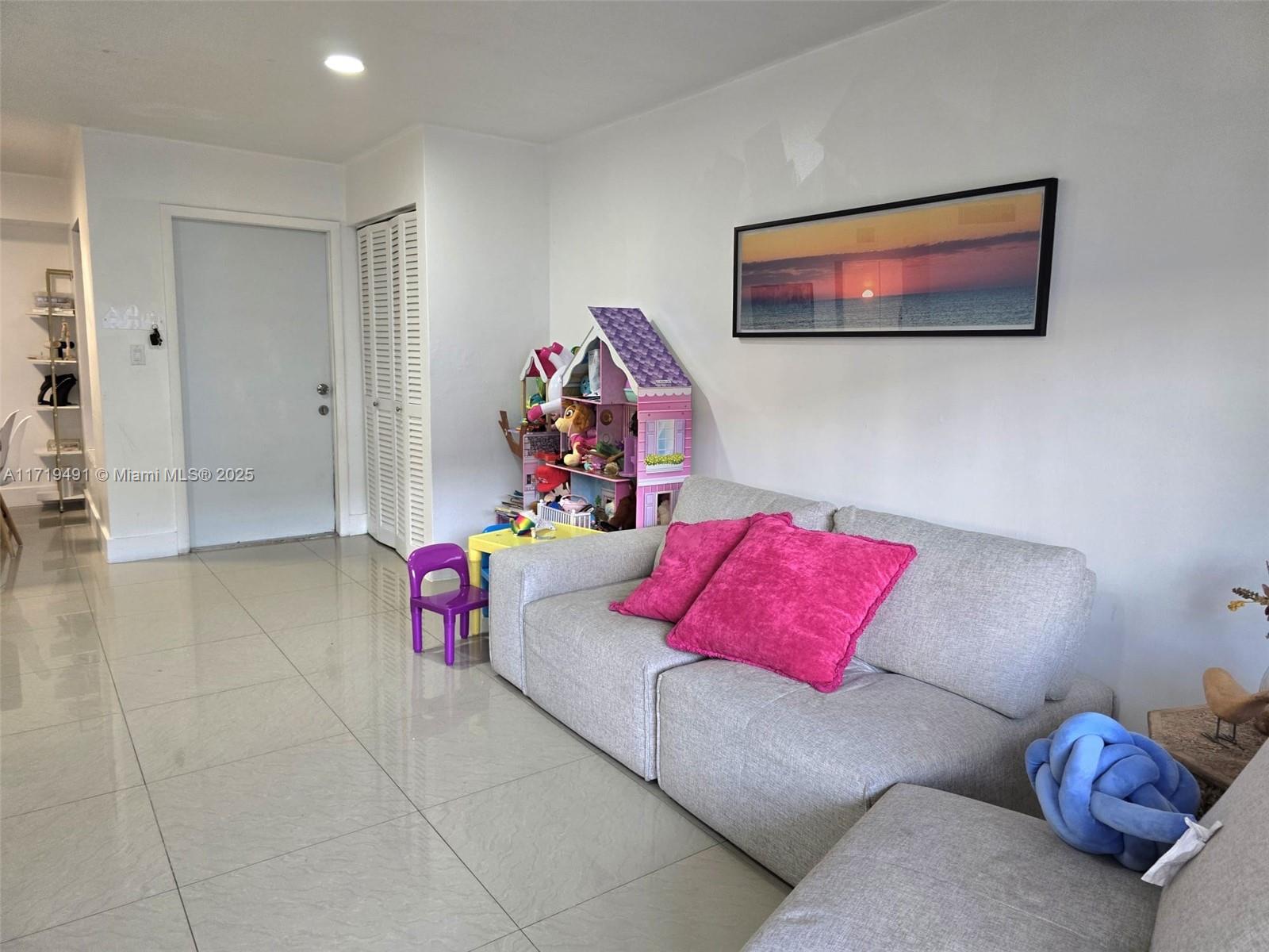 VILLAGE AT DADELAND CONDO - Residential