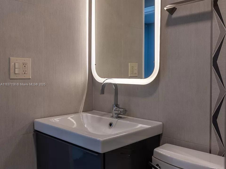 RESIDENCE 1611 CONDO - Residential