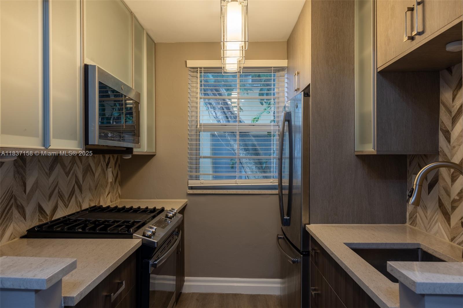 RESIDENCE 1611 CONDO - Residential