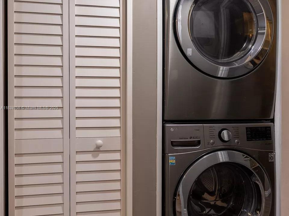 RESIDENCE 1611 CONDO - Residential