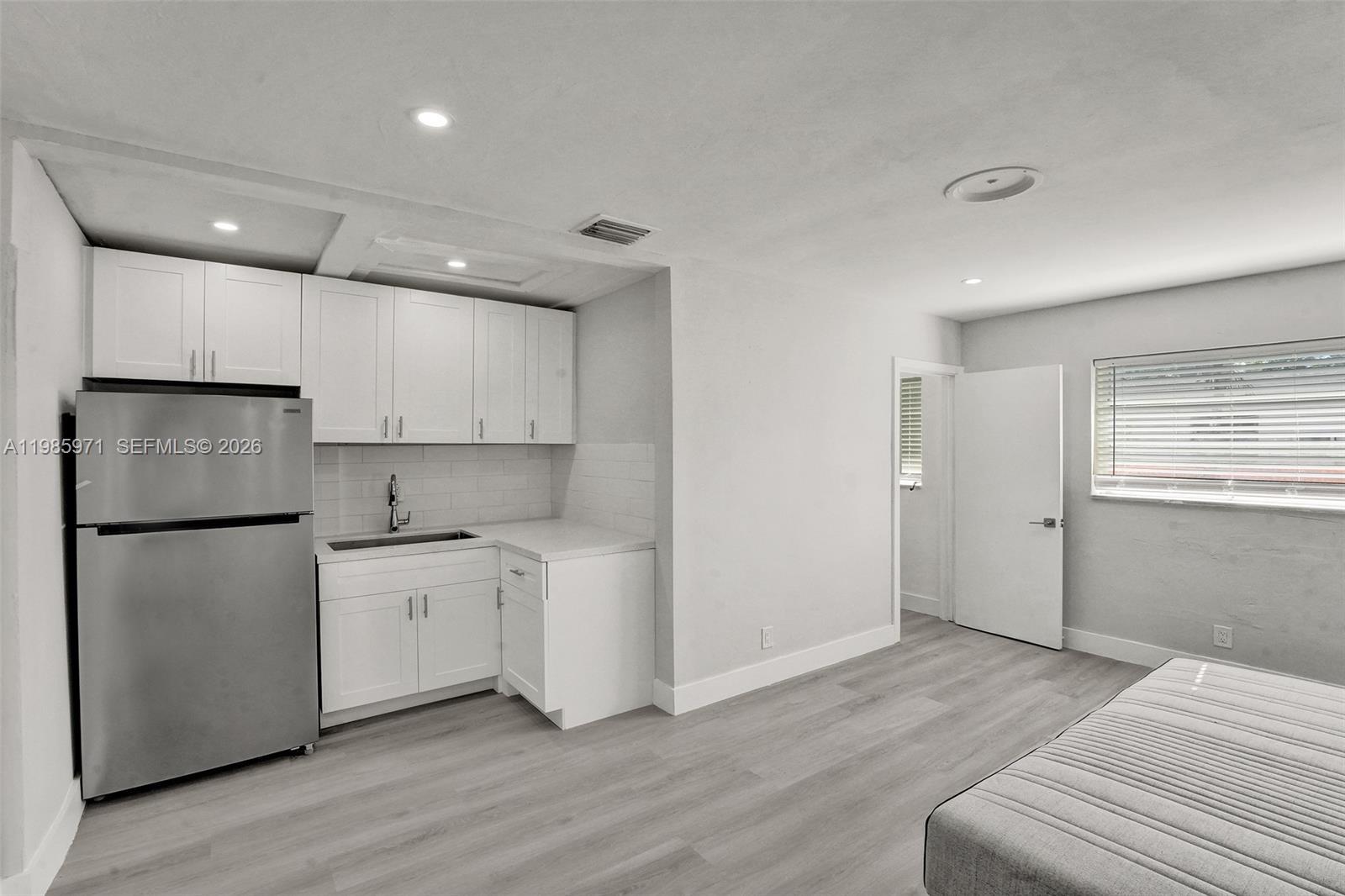 HOLLYWOOD BEACH HEIGHTS S - Residential Lease