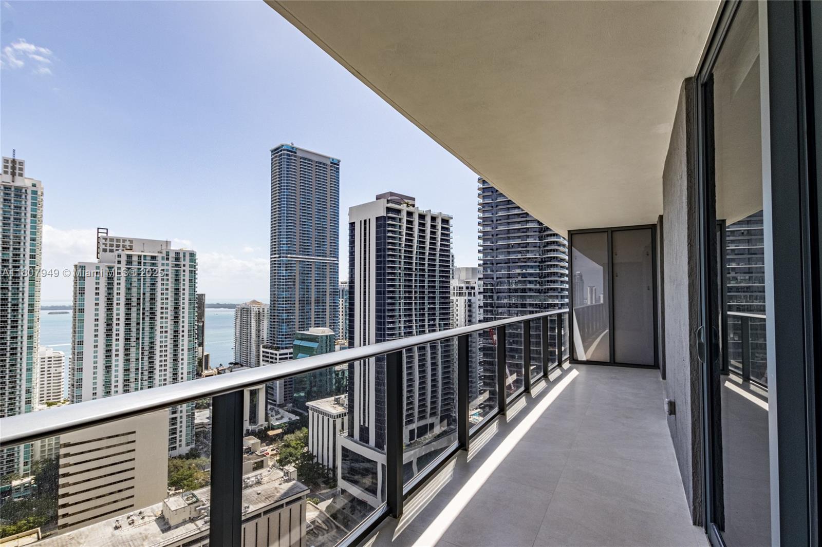 45 Sw 9th St 3302, Miami, Broward County, Florida - 1 Bedrooms  
2 Bathrooms - 