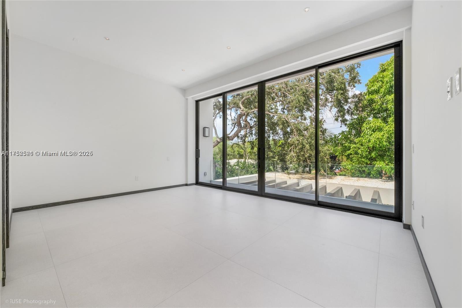 BEVERLY GARDENS - Residential