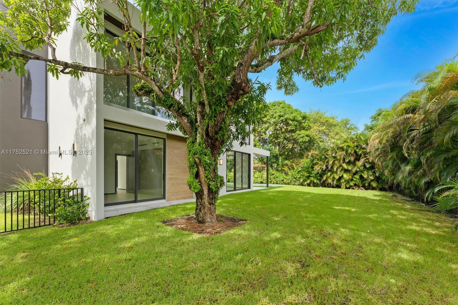 BEVERLY GARDENS - Residential