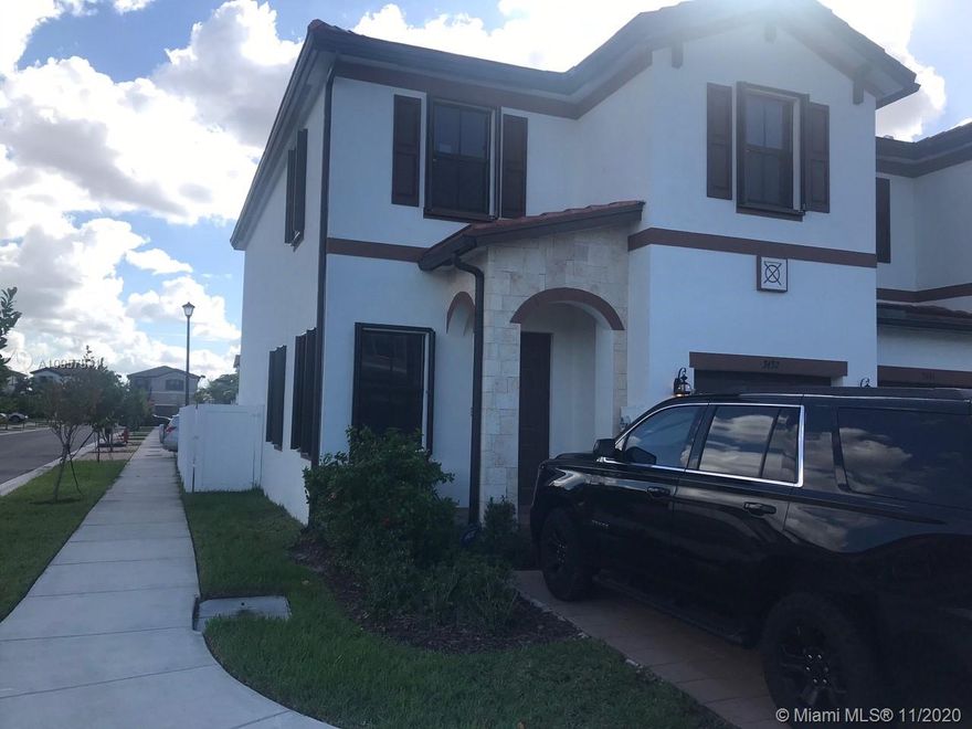 Completely remodeled, 4/3 corner townhome with oversized fenced backyard.  One car garage with room for two cars in the driveway.  Great, community with a stunning clubhouse.  Close to I-75, schools, stores.  Pets welcome (pet fee $25/monthly or $300/year) Accordion shutters.  Brand new stove will be installed prior to move in.
Available 01/02/2020