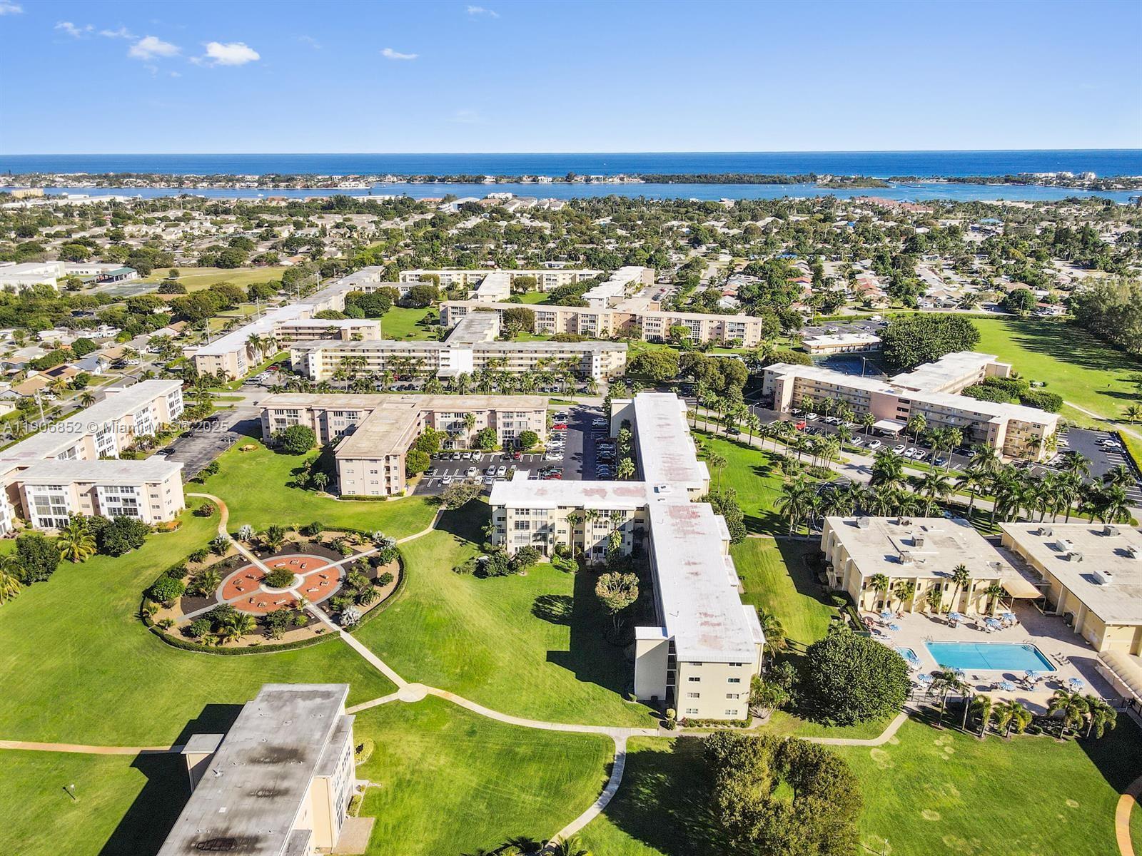 VILLAGE ROYALE GREENVIEW - Residential