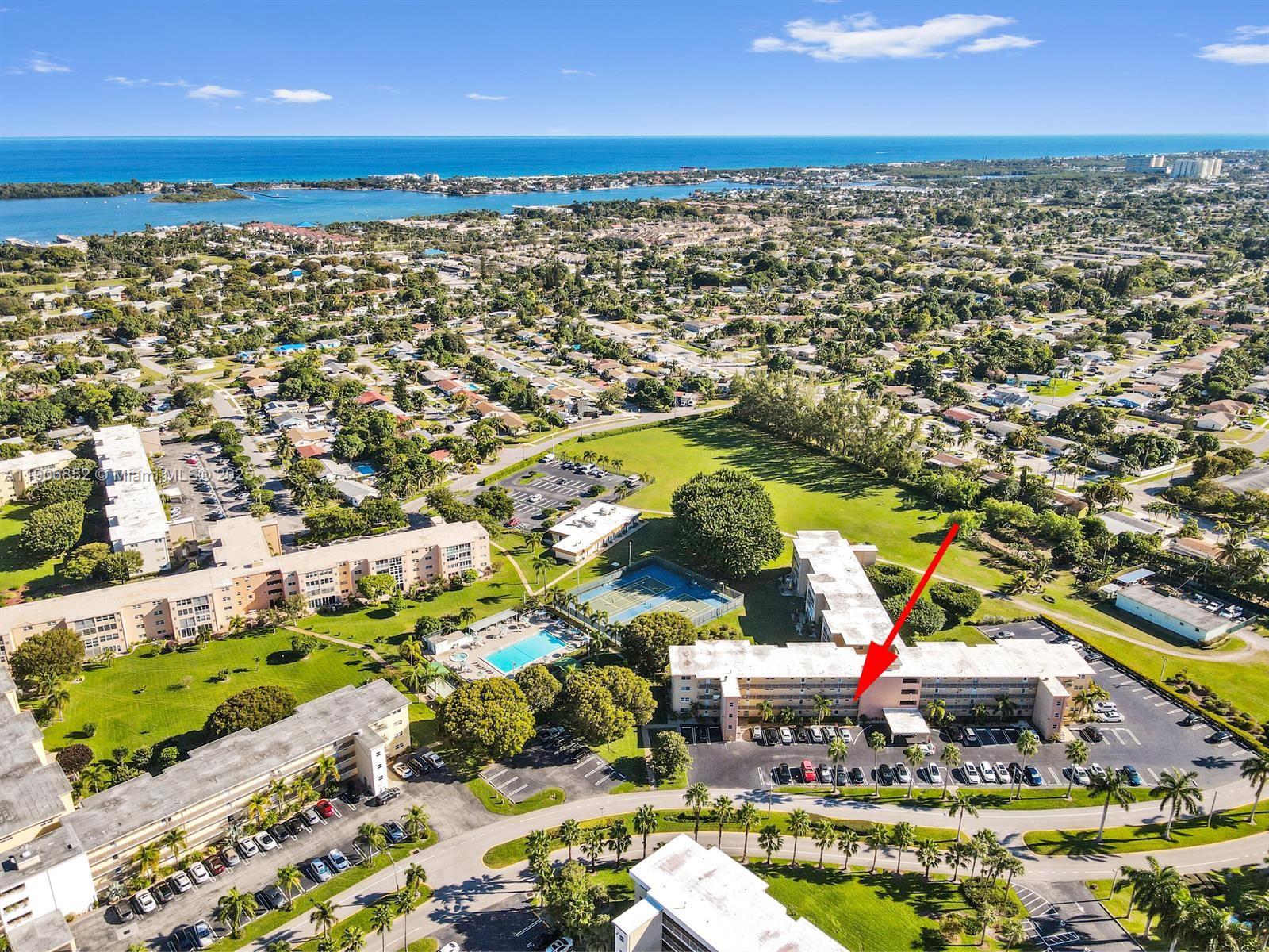 VILLAGE ROYALE GREENVIEW - Residential