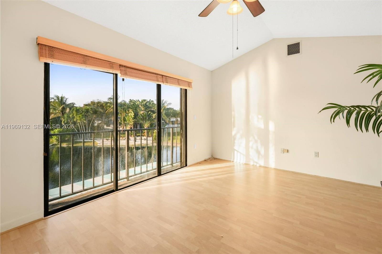 MIAMI LAKES LAKE CYNTHIA - Residential