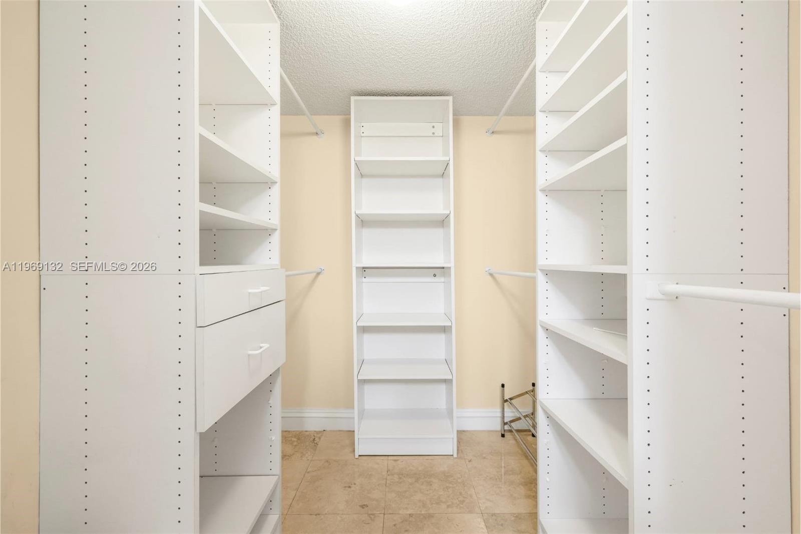 MIAMI LAKES LAKE CYNTHIA - Residential