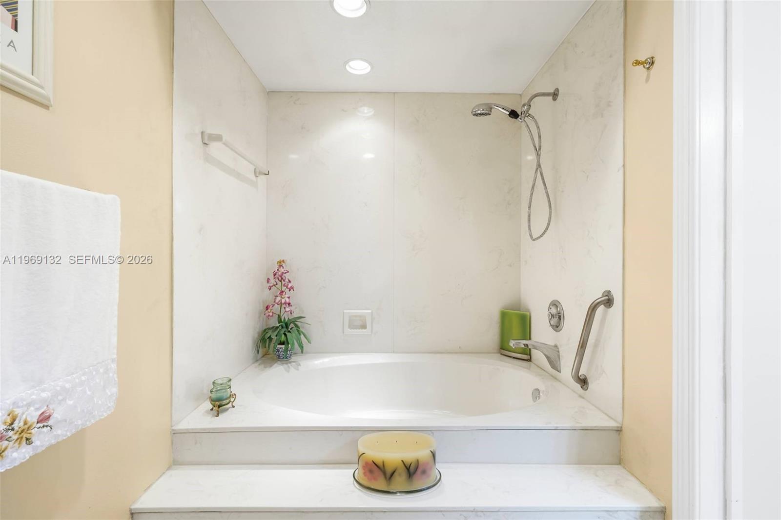 MIAMI LAKES LAKE CYNTHIA - Residential