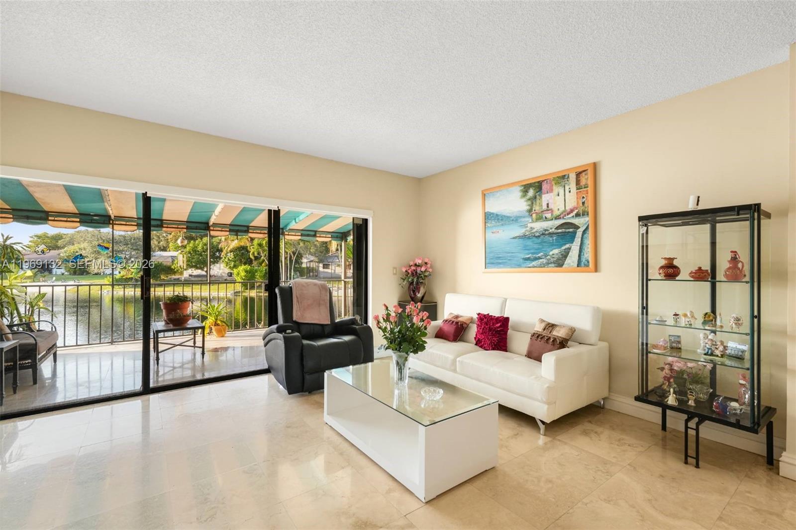 MIAMI LAKES LAKE CYNTHIA - Residential