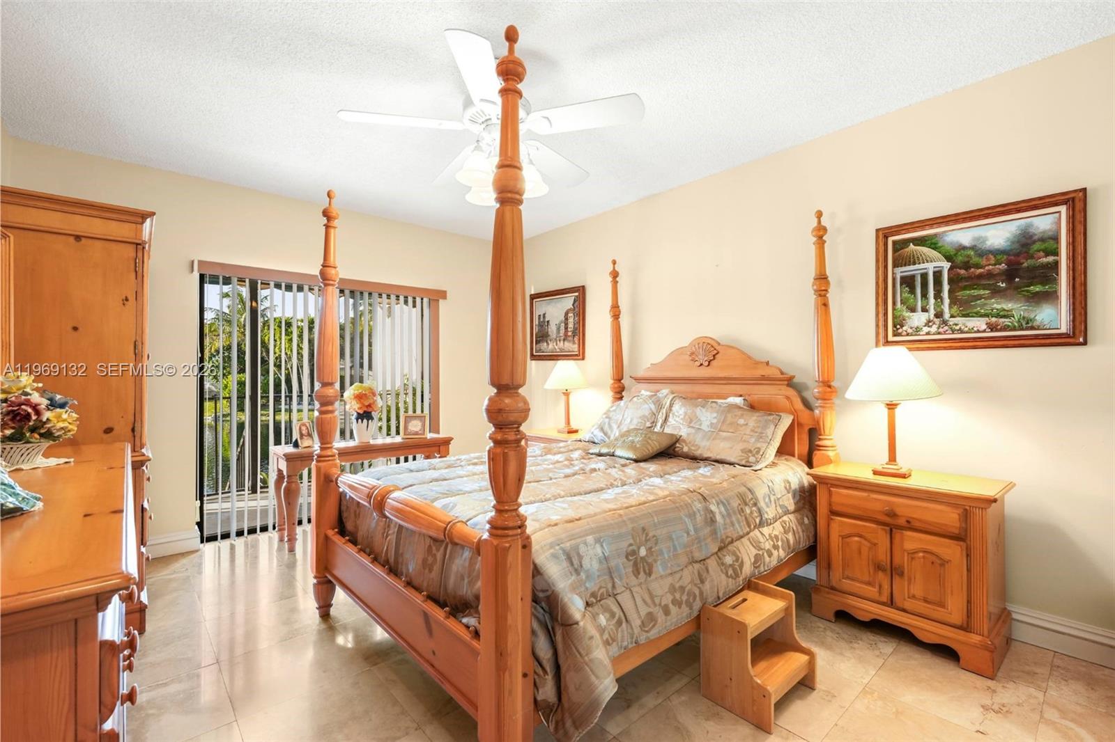 MIAMI LAKES LAKE CYNTHIA - Residential