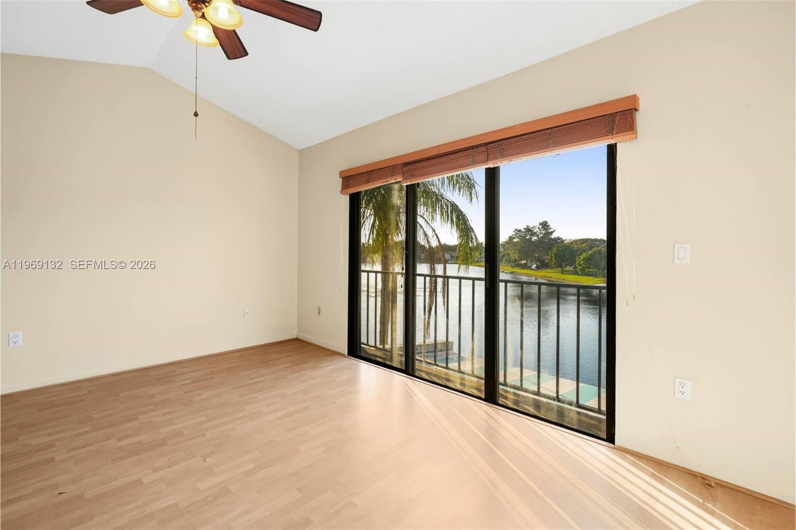 MIAMI LAKES LAKE CYNTHIA - Residential