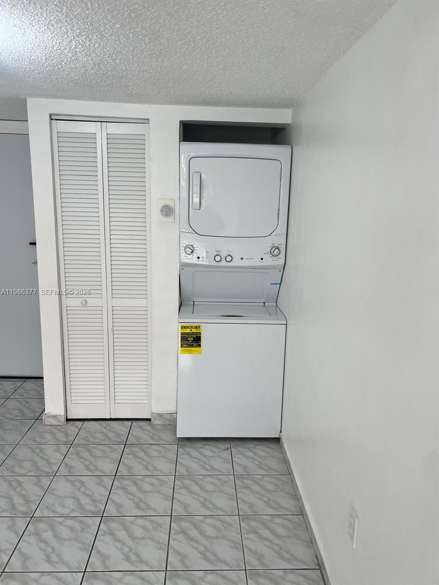 TOWERS NORTH CONDO - Residential Lease