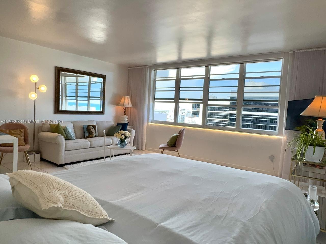 Rental Property at 100 Lincoln Rd 1231, Miami Beach, Miami-Dade County, Florida - Bathrooms: 1  - $2,500 MO.