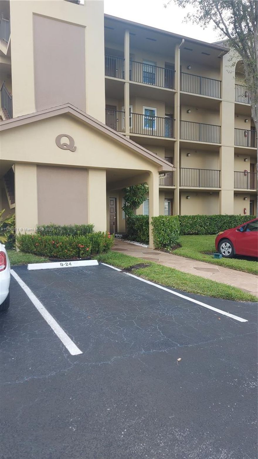 Wonderfull and Large Studio apartment with Large closet with capabilities for more.  Full bathroom updated.   Back porch is screaned and adds space for lovely sitting area, or extra dinning. Washer and dryer inside unit.  Location, Location, in the middle of Pembroke pines next to Pembroke Gardens filled with retaurants, shops, and all main arteries.  This is a 55  - HOPA community-  Call today to set up appointment -