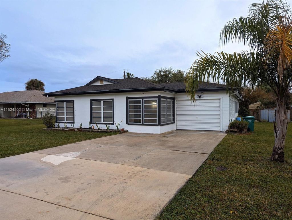 Photo of 1005 Coral St, Fort Pierce, FL 34982 (MLS # A11524202)