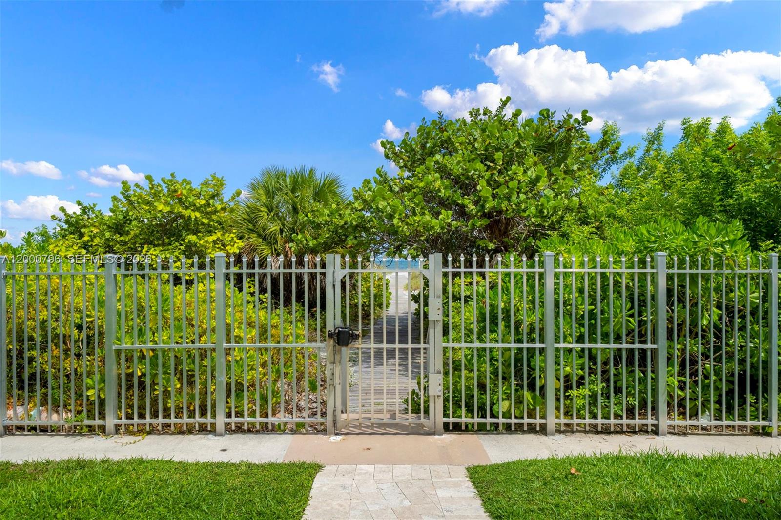 KEY BISCAYNE COMMODORE CL - Residential