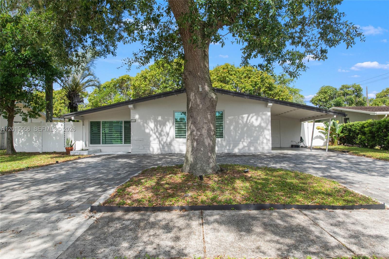 WESTGATE LAKE MANORS - Residential Lease