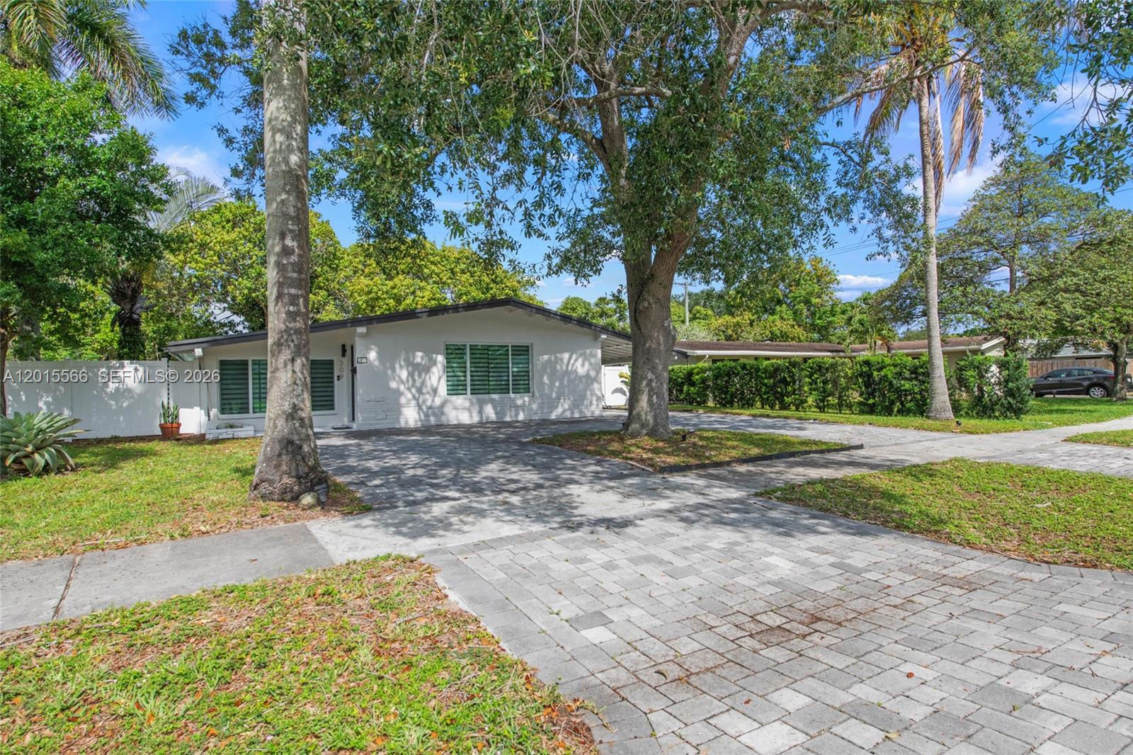 WESTGATE LAKE MANORS - Residential Lease