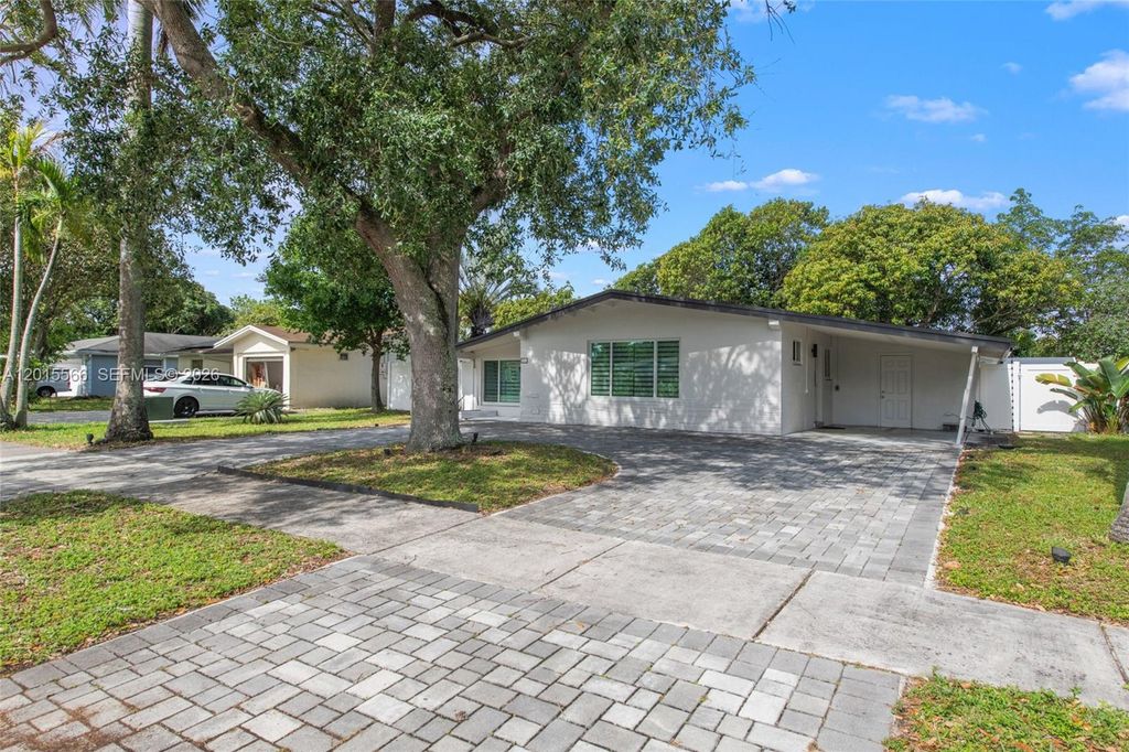 Photo of 309 NW 43rd Ave, Plantation, FL 33317 (MLS # A12015566)
