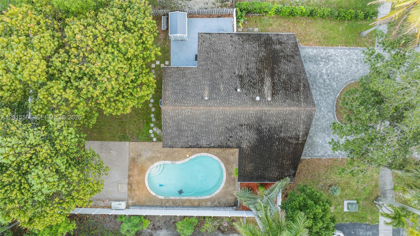 WESTGATE LAKE MANORS - Residential Lease