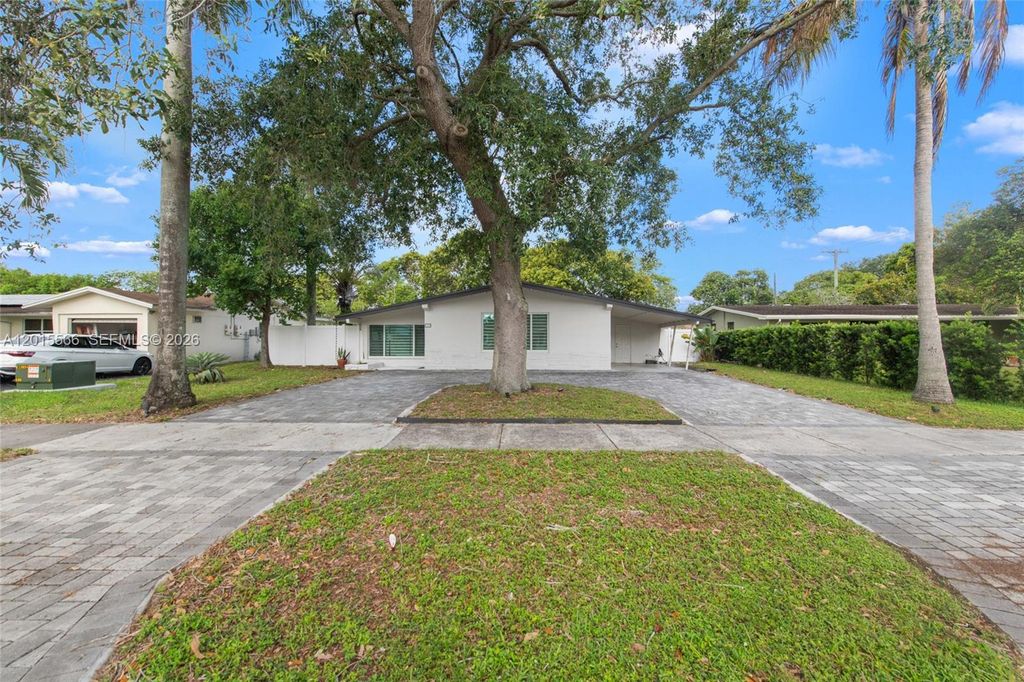 Photo of 309 NW 43rd Ave, Plantation, FL 33317 (MLS # A12015566)