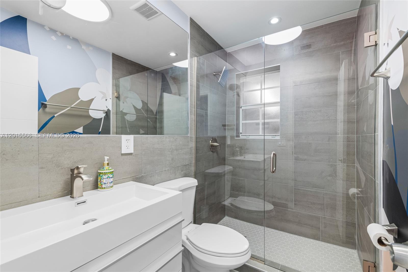 WESTGATE LAKE MANORS - Residential Lease