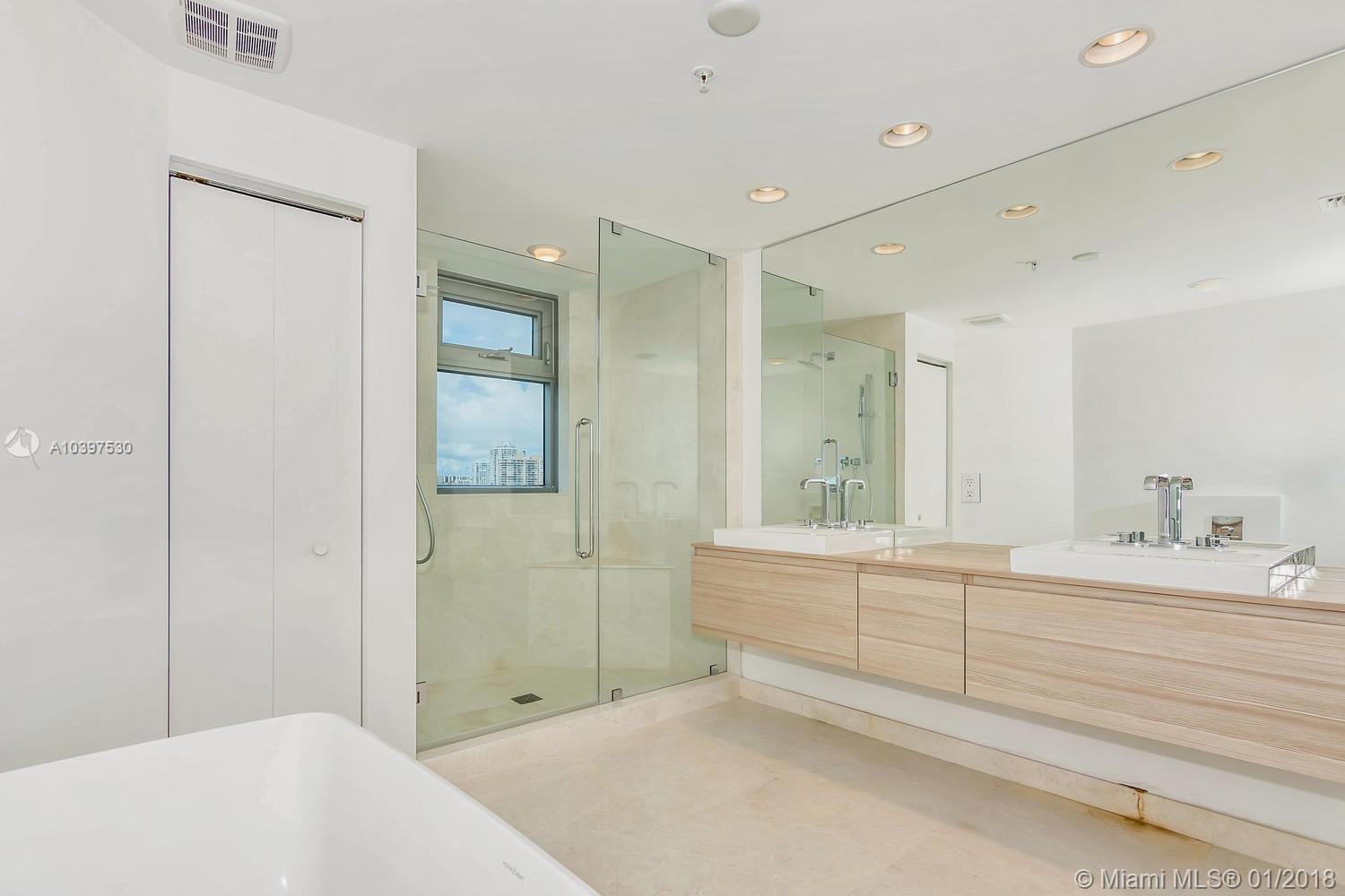 Marina Palms - Residential