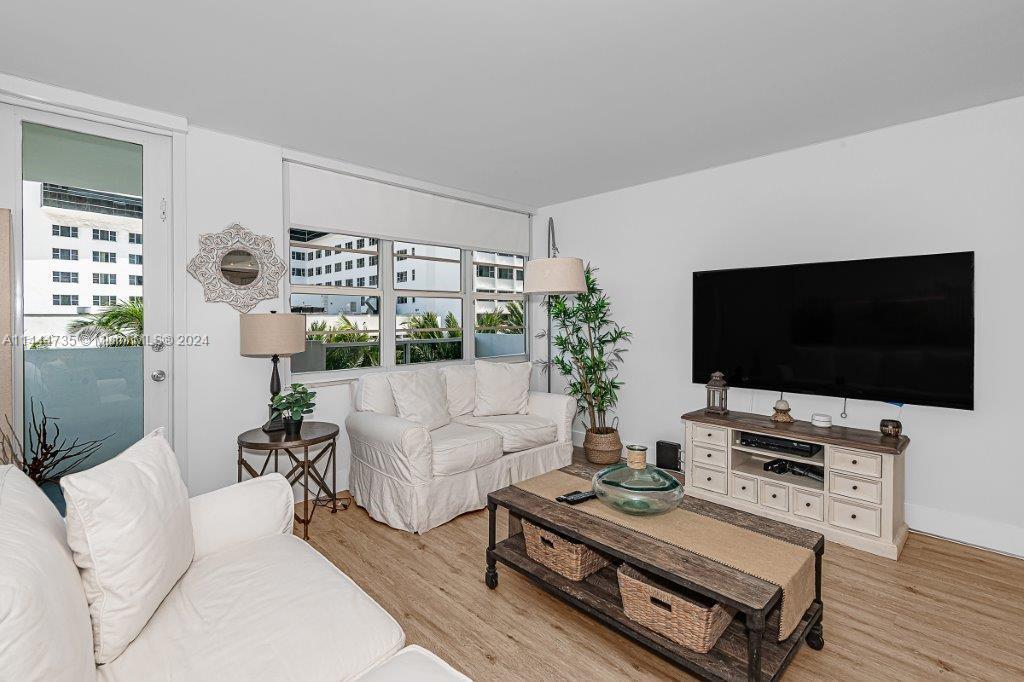 THE DECOPLAGE CONDO - Residential