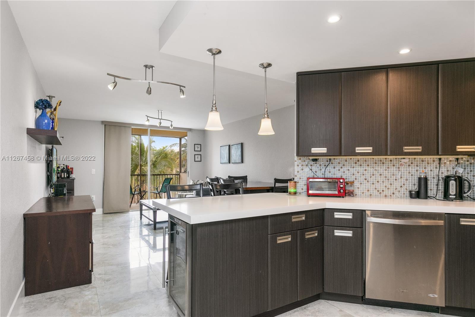 Beautifully Renovated Apartment in Las Vistas at Doral. Enjoy amenities such as Pool area, Gym, and Tennis Courts. Many Restaurants nearby to enjoy.
Just 2 stop lights away from getting on to the Palmetto. Proximity to Downtown, Coral Gables, Airport, South Beach. Excellent Location.